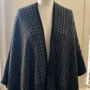 Black and gray sleeveless knit poncho